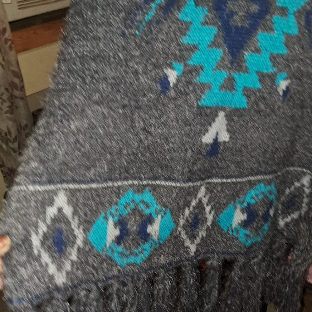 Chic Geometric Patterned Sweater With Fringe Hem - image 6